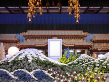 春日部葬儀のメモリアルプランが、自由にアレンジ可能な生花祭壇をご用意いたします。